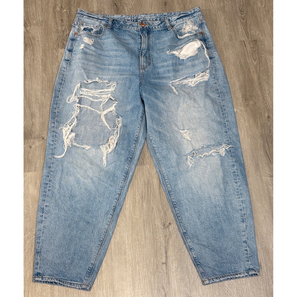 American Eagle Relaxed Mom Jean Size 16 Light Wash Distressed Ripped Denim Pants